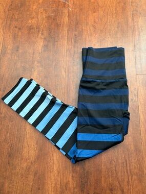 K-Deer Womens Black and Blue Striped Leggings Size S
